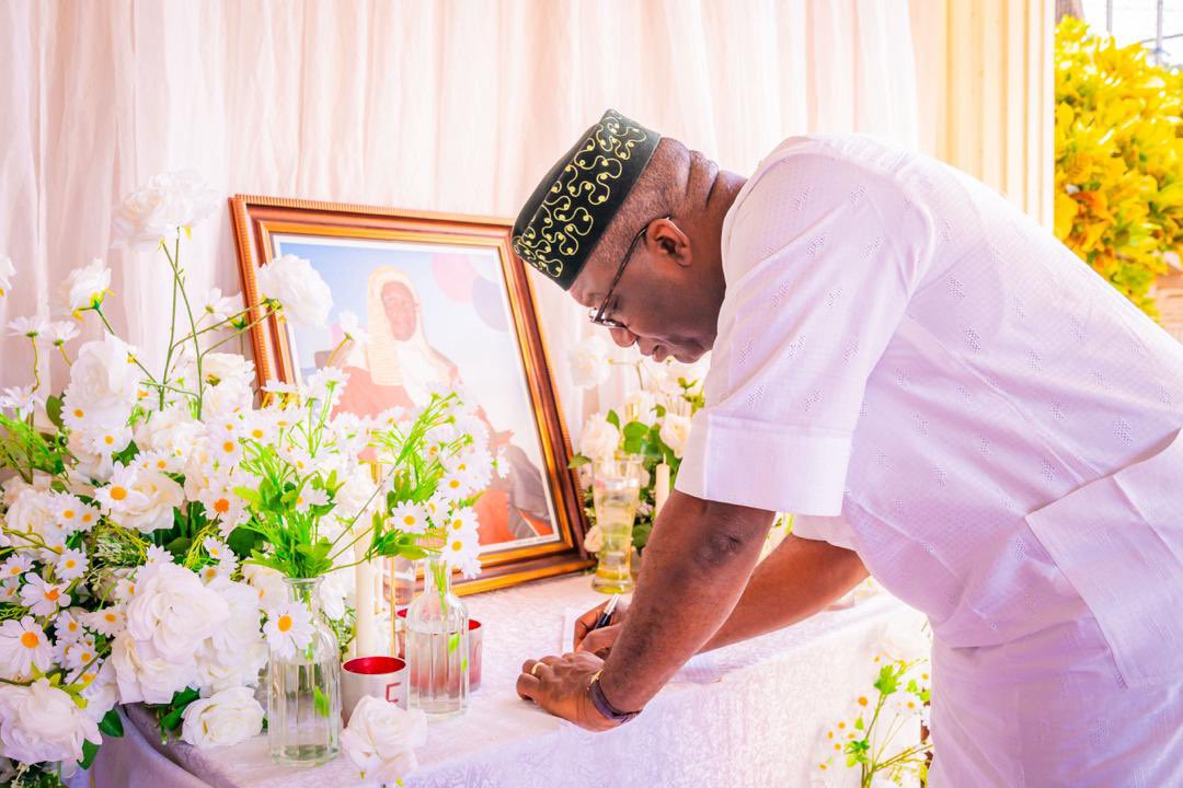 kfayemi's tweet photo. I paid a condolence visit to the family of our late Chief Judge, Honourable Justice John Oyewole Adeyeye, to mourn his passing and honour his remarkable legacy. Justice Adeyeye was more than a legal luminary; he was a soldier of justice, a defender of the defenseless, and a devoted servant of Ekiti State.

From our days at the University of Lagos to his distinguished career as a Judge and later as the Chief Judge of Ekiti State, he exemplified integrity, courage, and a relentless commitment to the rule of law. His contributions to the development of our state and the pursuit of justice will never be forgotten.

May the Almighty grant his family and loved ones the strength to bear this great loss. May his soul continue to rest in the bosom of the Lord.