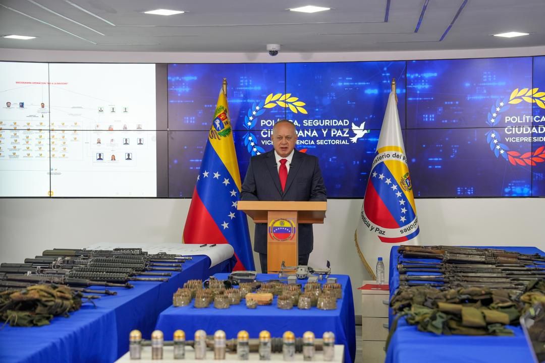 ydcvs11's tweet photo. 🔴 ÚLTIMO MINUTO 
El vicepresidente de Política, Seguridad Ciudadana y Paz, Diosdado Cabello, informó sobre la operación "No a la Navidad" en el estado Zulia, Venezuela. José Enrique Rincón sería el líder de una conspiración con conexiones con el paramilitarismo y el narcotráfico https://t.co/KZLZyKt770