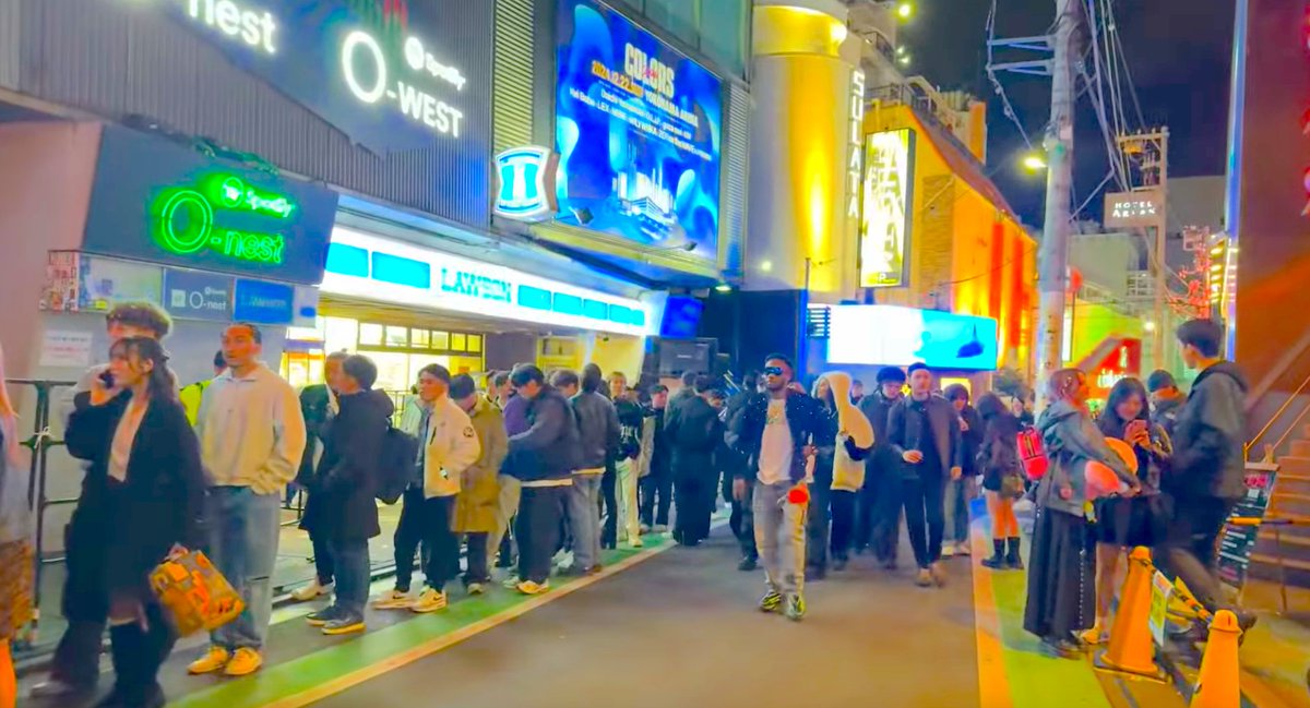 mayuahx's tweet photo. 11pm on Saturday November 23, 2024, the night temperature in Shibuya, Tokyo is 9 degrees. 🌖 aww very cold...
There are relatively many people tonight...
#TokyoNight #WalkInTokyo #DateInTokyo #ひとりデート https://t.co/rj9qvqZ4LA