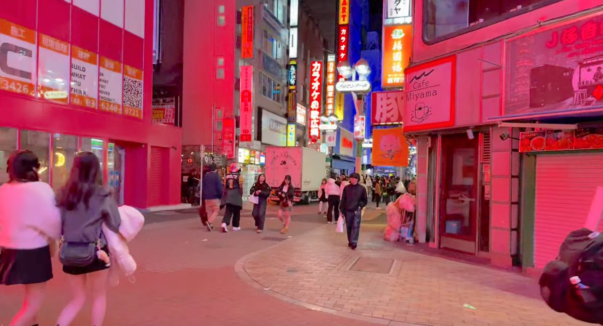 mayuahx's tweet photo. 11pm on Saturday November 23, 2024, the night temperature in Shibuya, Tokyo is 9 degrees. 🌖 aww very cold...
There are relatively many people tonight...
#TokyoNight #WalkInTokyo #DateInTokyo #ひとりデート https://t.co/rj9qvqZ4LA
