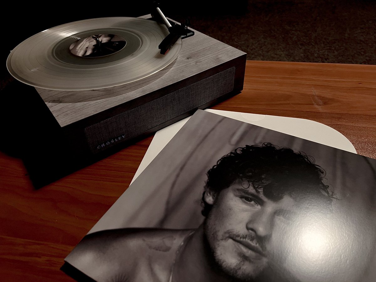 GabbyJennet's tweet photo. SHAWN on vinyl 🤎 @ShawnMendes https://t.co/C0m1b1syYT