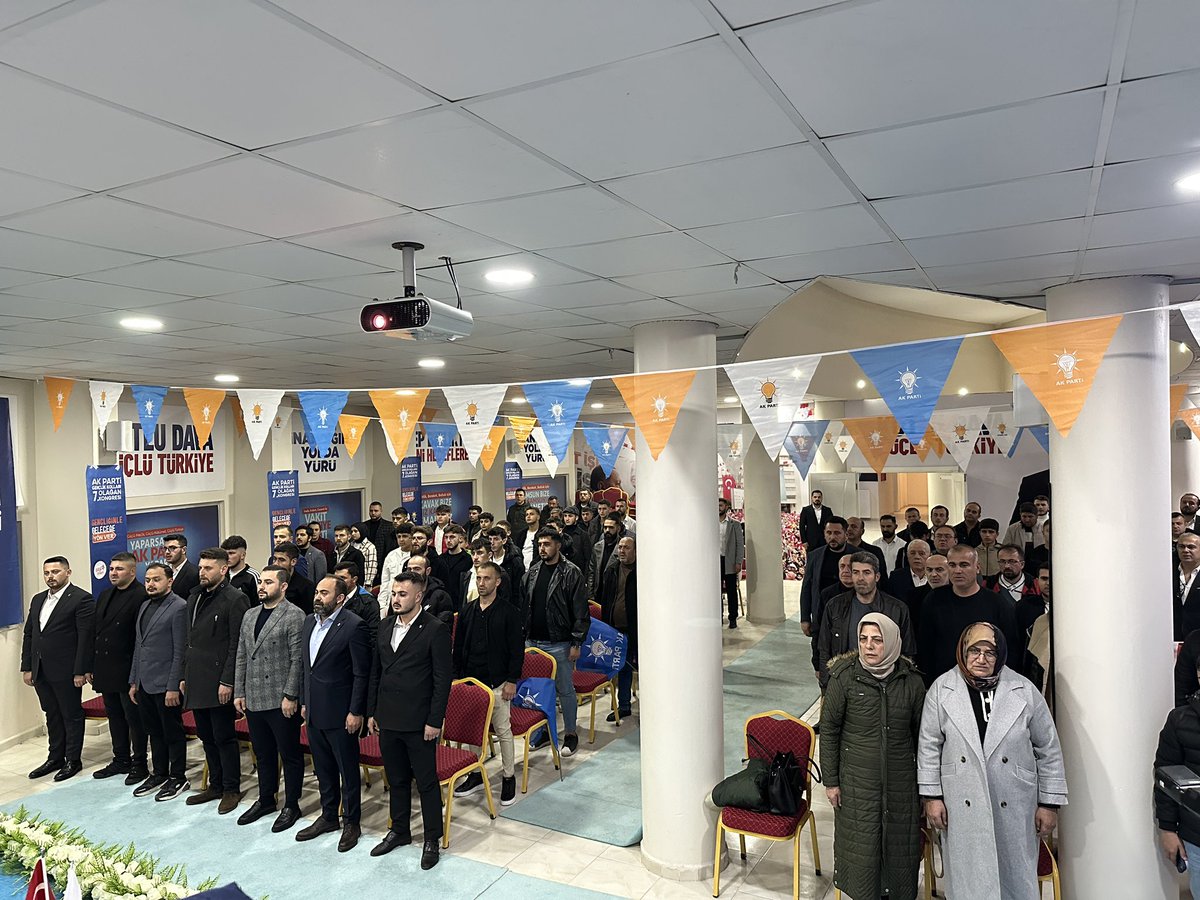 yilmazmcht's tweet photo. 📍Kavak…

İlçe Başkanımız Onur Bakır ve değerli misafirlerimizin katılımlarıyla Kavak İlçe Gençlik Kolları 7. Olağan Kongremizi büyük bir coşku ve heyecanla gerçekleştirdik.

Gençliğimizle geleceğe yön verecek, devletimizin ve milletimiz her daim hizmetkârı olacağız. 

#GençliğinleGeleceğeYönVer 🪧🎯