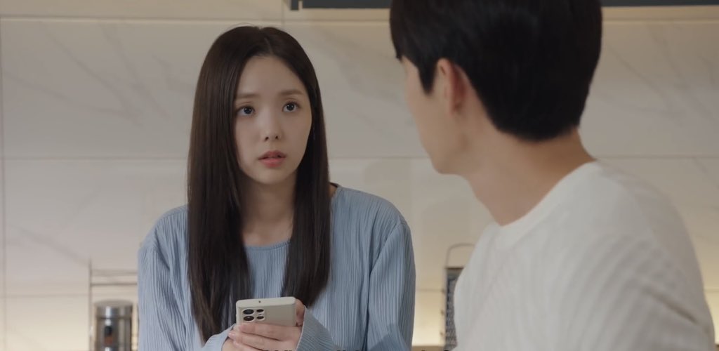 __kdramaland's tweet photo. skipping work, preparing her breakfast and acting dumb so he can ask Heejoo about the good looking man with a good physique 😭

#WhenThePhoneRingsEp2
#WhenThePhoneRings https://t.co/gTm9HRGq49