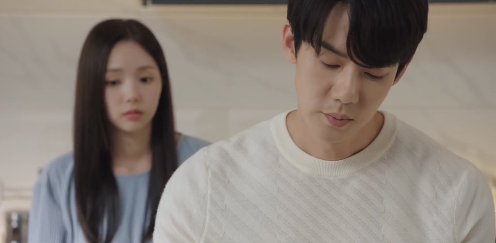 __kdramaland's tweet photo. skipping work, preparing her breakfast and acting dumb so he can ask Heejoo about the good looking man with a good physique 😭

#WhenThePhoneRingsEp2
#WhenThePhoneRings https://t.co/gTm9HRGq49