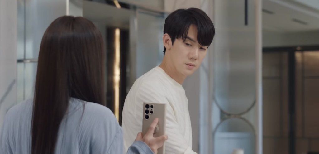__kdramaland's tweet photo. skipping work, preparing her breakfast and acting dumb so he can ask Heejoo about the good looking man with a good physique 😭

#WhenThePhoneRingsEp2
#WhenThePhoneRings https://t.co/gTm9HRGq49