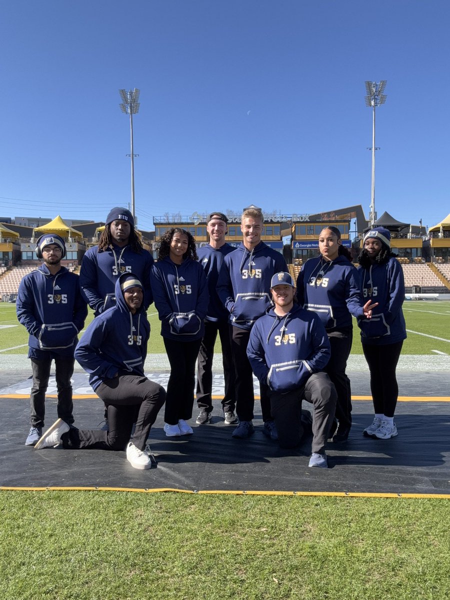 Your EQ staff is ready for the day <a href="/FIUFootball/">FIU Football</a> #GAMEDAY #PAWSUP