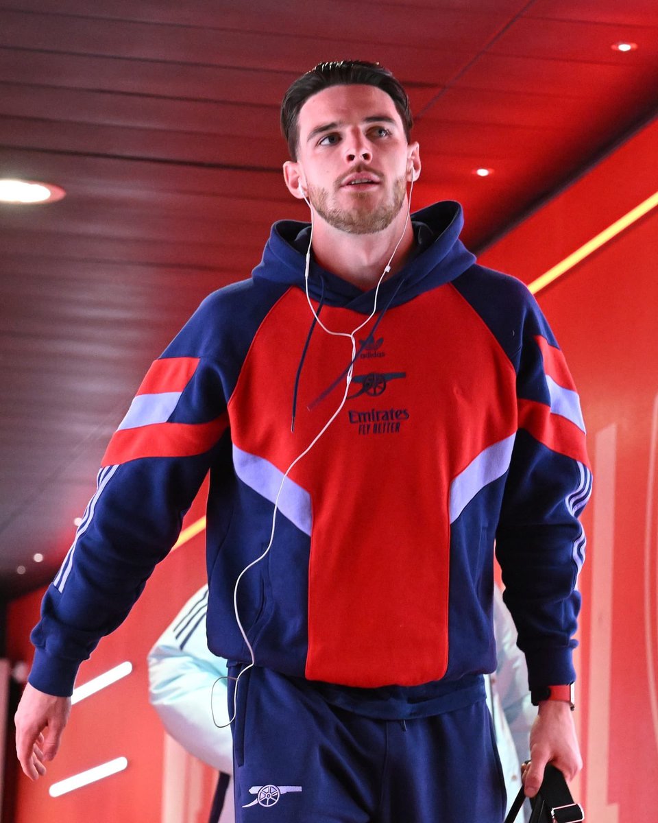 DR41fanpage's tweet photo. Back home 🎧 @Arsenal https://t.co/uICAyoB8M0
