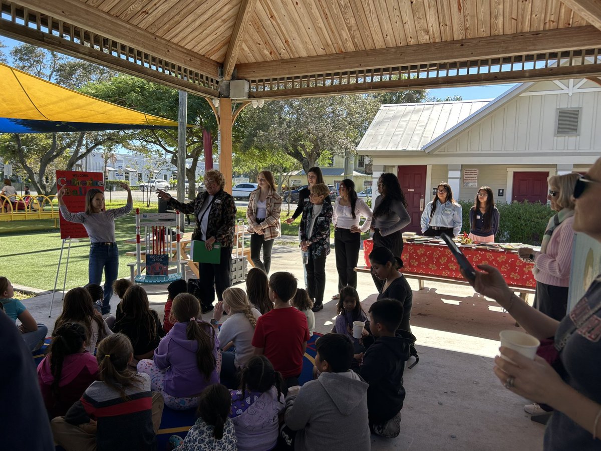 edleader1's tweet image. Enjoying the day celebrating South Fork High School’s Key Club’s 30th year anniversary.  Thank you, Kiwanis for all of your support. Students celebrating literacy. #MCSDBetterTogether