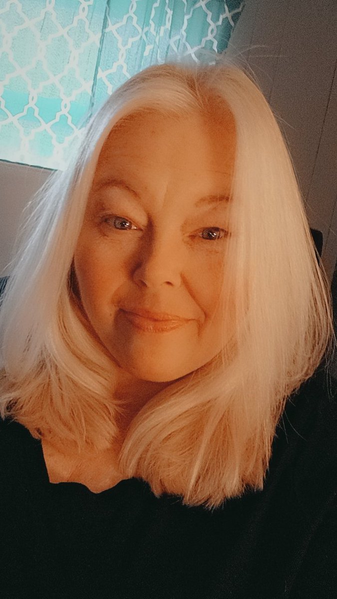 MissMarie1771's tweet photo. Happy Saturday Honey's!!!
Hope y'all are doin fantastic!!! Doing my best to not get the holiday blues!
Anyone have any tricks to help?

Have an amazing day! 💋 

P.S. My hair is getting so long. Didn't know if it would grow back after my treatments. https://t.co/aPF5OamF1p