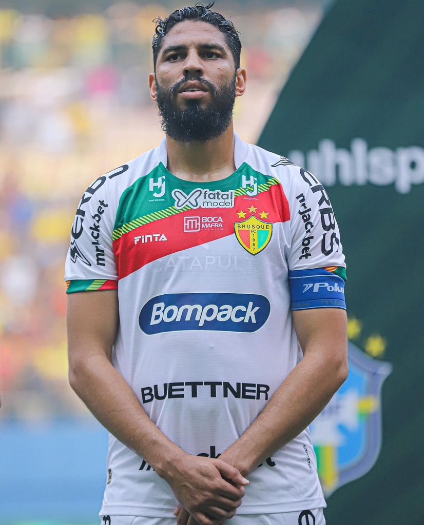 ribeiros_rafael's tweet photo. O LEC tem o interesse na contratação do experiente zagueiro Wallace, capitão do Brusque nesta Série B, atuando em mais de 90% dos jogos no ano. As partes estão apalavradas e o acordo pode ser formalizado nos próximos dias!

📰👉🏼 Info completa: https://t.co/kxnhdN0c7e https://t.co/sck2lJ6Isi