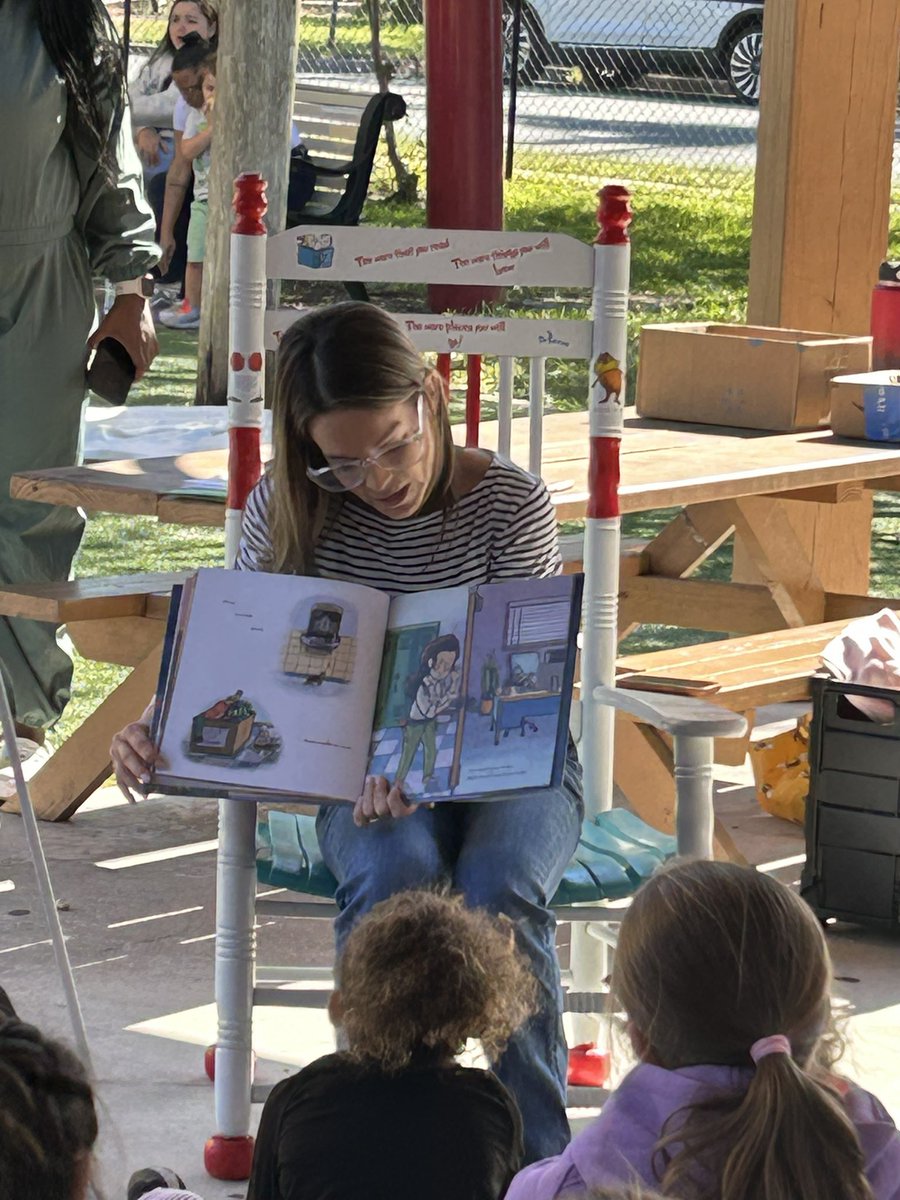 edleader1's tweet image. Kiwanis Park is just amazing.  I’m loving the literacy focus! Kiwanis-Thank you for the focus on the children of Martin!#MCSDBetterTogether