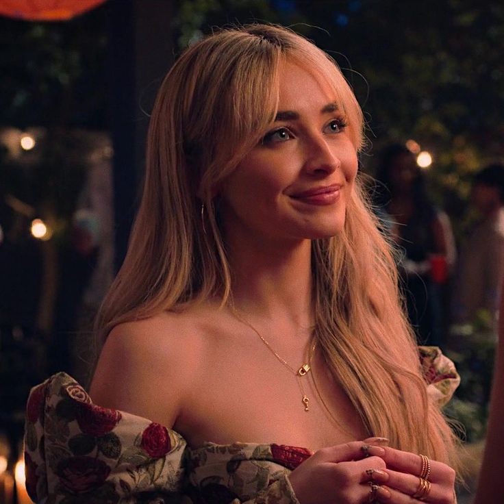 ⤿⋆.˚ 🦇 𝐂𝐇𝐀𝐑𝐀𝐂𝐓𝐄𝐑 𝐈𝐍𝐅𝐎𝐑𝐌𝐀𝐓𝐈𝐎𝐍𝐒
𝐍𝐨𝐦𝐞: Stephanie Brown 
𝐈𝐝𝐚𝐝𝐞: 19
𝐒𝐞𝐱𝐮𝐚𝐥𝐢𝐝𝐚𝐝𝐞: Bissexual 
𝐏𝐬𝐞𝐮𝐝𝐨𝐧𝐢𝐦𝐨𝐬: Steph, Step, Batgirl, Spoiler, Robin, Girl-Bat
𝐀𝐥𝐢𝐧𝐡𝐚𝐦𝐞𝐧𝐭𝐨: Heroína 
𝐄𝐪𝐮𝐢𝐩𝐞: batfamilia