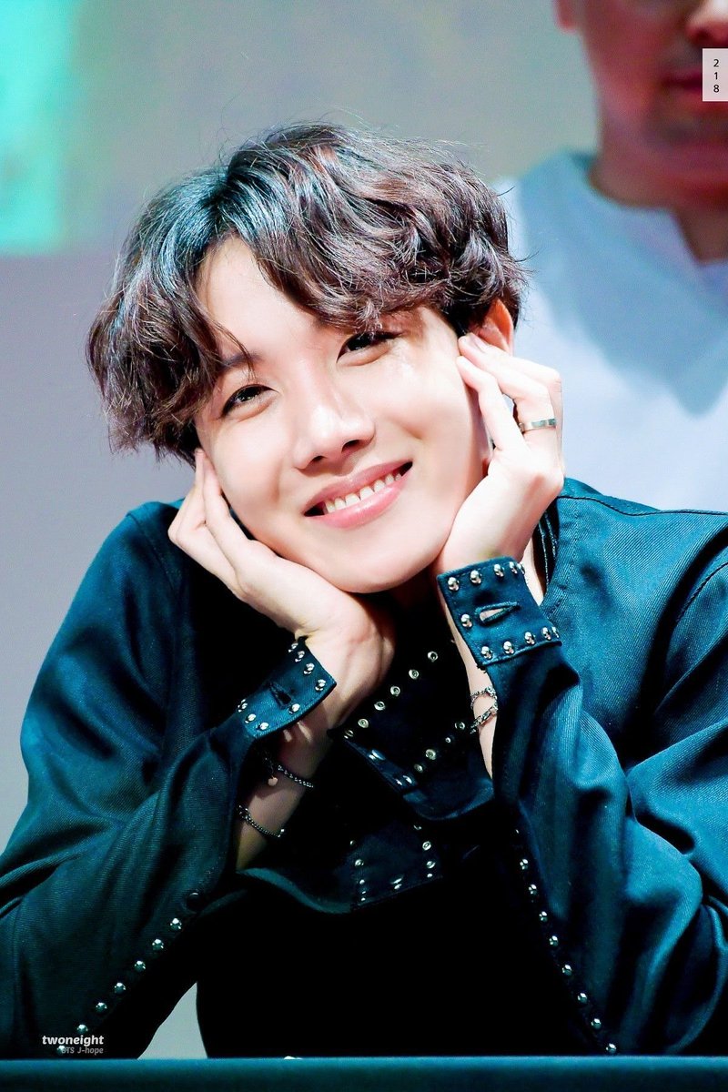 Starbuzzzx's tweet photo. BTS's J-Hope doesn’t just go to parties; he *is* the party! His energy lit up the Audemars Piguet x KAWS event. 🌟 #JHope #BTS #AudemarsPiguet #KAWS https://t.co/IC7G6QUtgi