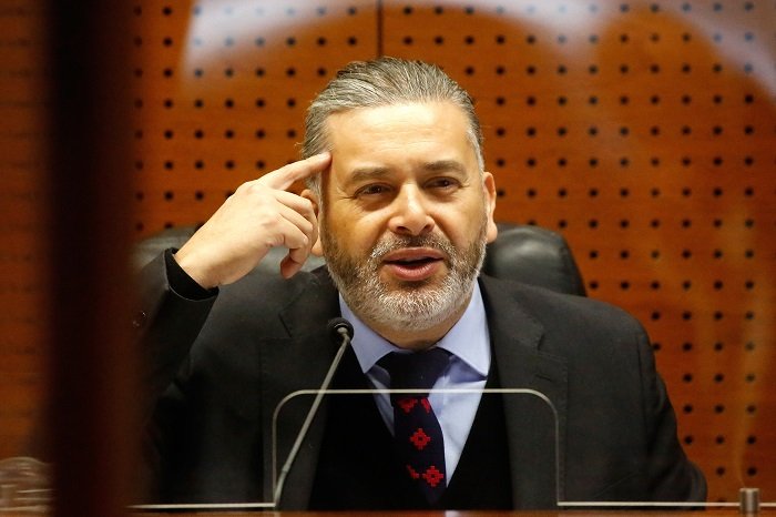 pukainforma2's tweet photo. Increíble, hoy se supo que el abogado defensor de Monsalve no tenía idea de las amenazas en su contra y el no pidió traslado, fue el juez urrutia por iniciativa propia que decidió trasladarlo a capitán Yaber.

CORRUPTO

#PactoDeSilencio
Boric, vallejo tohá catalina Pérez. https://t.co/o6nLUuuSG0