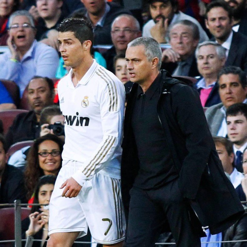 Jose Mourinho: "Cristiano Ronaldo, belki bir gün Türkiye'ye gelip eski dostu Jose ile yemek yiyebilir.

Fenerbahçe'de oynayacak diyenler ne dediğini bilmiyor."