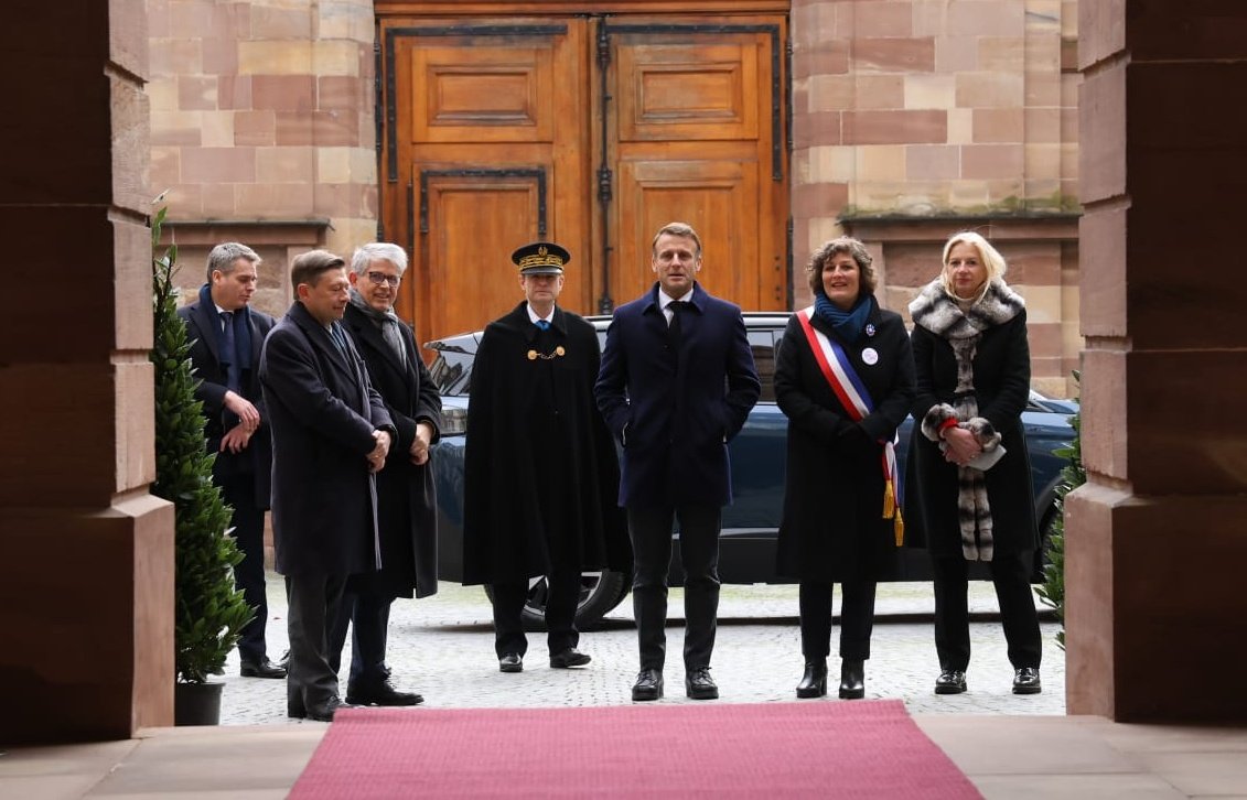 Prefet67's tweet photo. #Mémoire | Ce 23 novembre, @EmmanuelMacron était dans le #BasRhin pour les commémorations des 80 ans de la #Libération de #Strasbourg 📍
➡️ 4 moments forts, de Strasbourg à Schirmeck en passant par le camp du #Struthof, pour se souvenir, ensemble, de notre histoire commune 🇨🇵
📸 @strasbourg