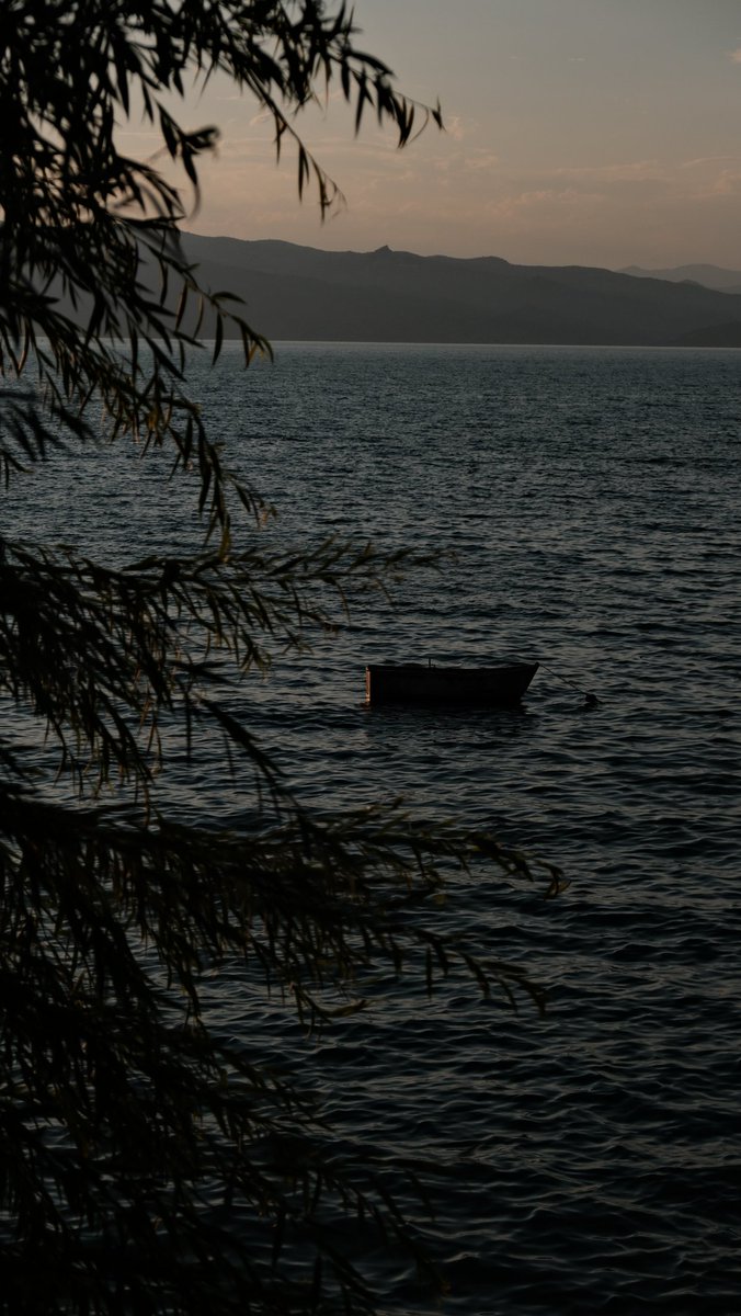 "Sızıyı gideren su.
Suyun sızladığını kimseler bilmez."

İsmet Özel