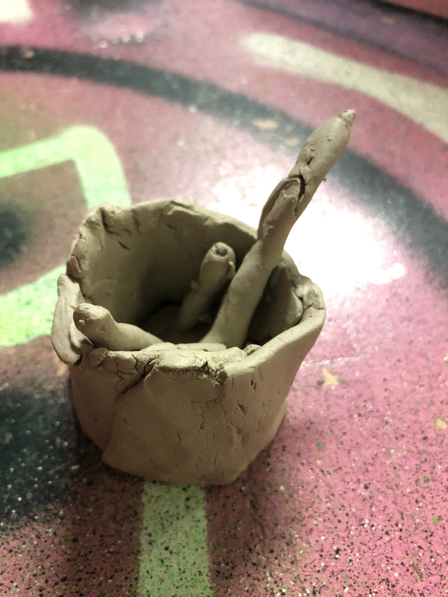 gabriel_slfa's tweet photo. Les œuvres des élèves en poterie de l’école de la rue Pommard, dans le 12e arrondissement de Paris #associationSlfa https://t.co/d8LwAsuD0z