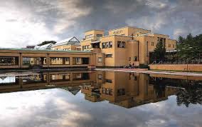 RicharddeMos's tweet photo. Wat een prachtig museum hebben we toch met het @kunstmuseumdh! Vandaag de tentoonstelling DIOR – A New Look en de tentoonstelling Grand Dessert – De geschiedenis van het toetje mogen zien. Leuk, leerzaam en water in de mond. #stadstrots #denhaag https://t.co/myW4rbFbbk