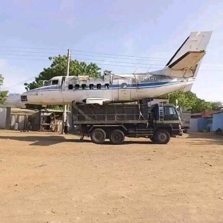 Ditoxt's tweet photo. This picture teaches us one IMPORTANT lesson. Today you are flying up the sky, tomorrow you will need someone on the ground to carry you. So be humble, love people and invest in people. https://t.co/HdmhDQSGk9