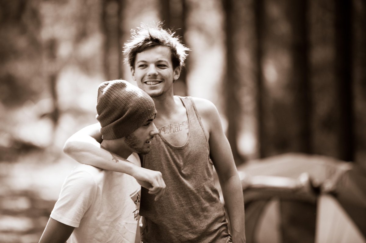91ANZLIFE's tweet photo. 📷l Photo of Louis &amp; Zayn photographed by Cal Aurand in 2013. [HQ] https://t.co/havCD2gE2R