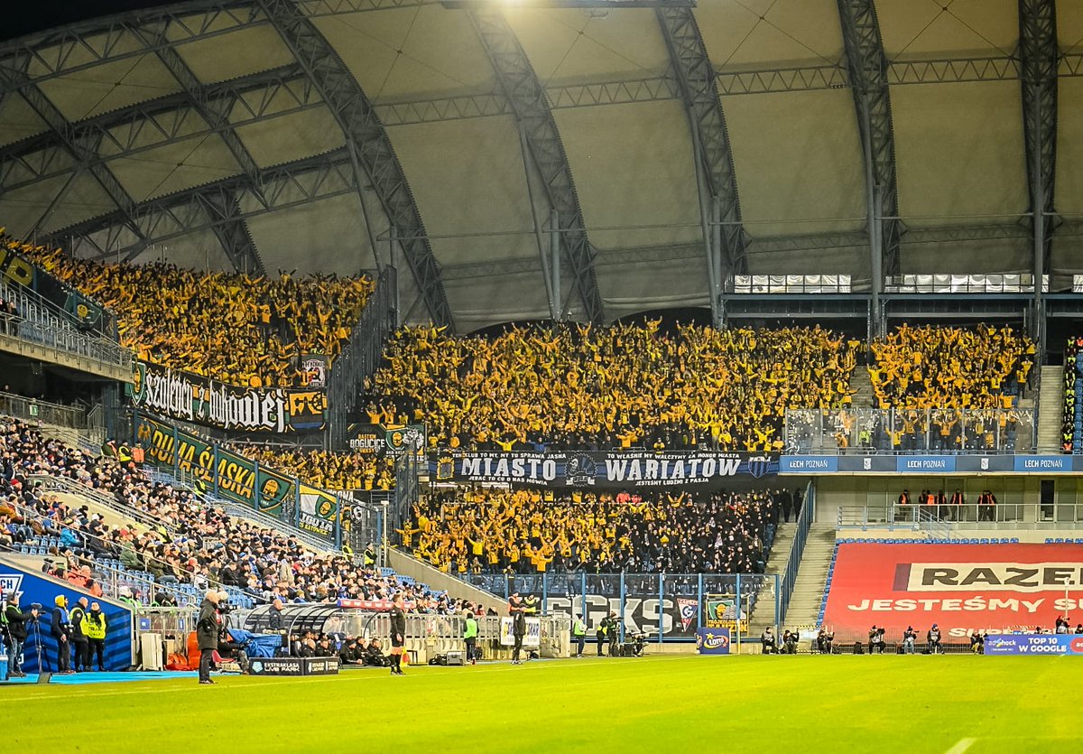 GKS_Katowice's tweet photo. Tak prezentuje się sektor gości w Poznaniu.
📸 Kazik https://t.co/s4FPRGi4wo
