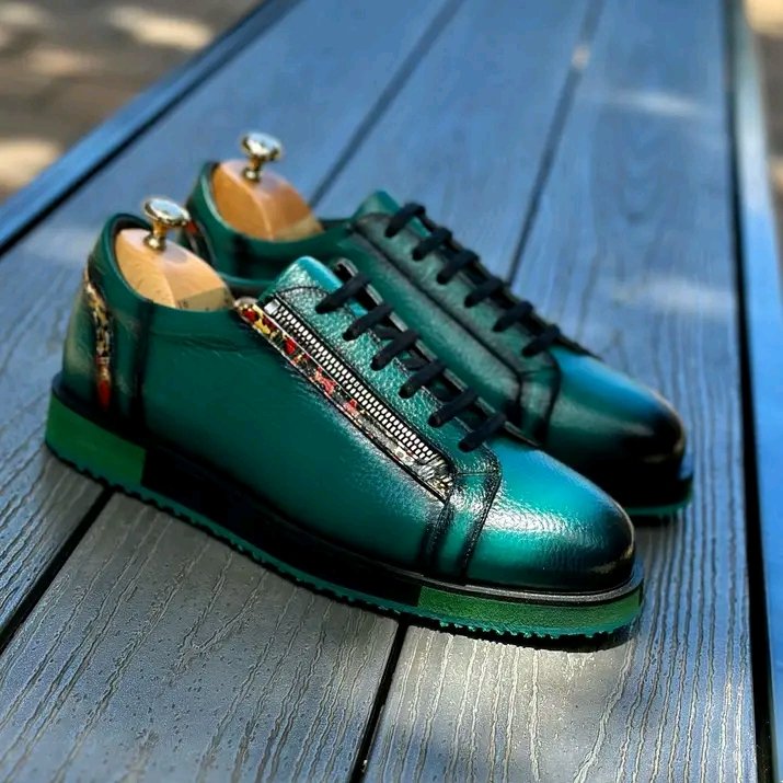 SboutiqueV's tweet photo. @Sjava_atm Shoes R950 dm for order 🔥🔥🔥🔥 https://t.co/vc5Ma2lqhO