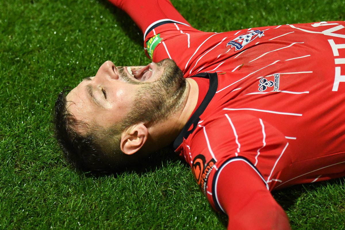 🌎 It’s Ollie Pearce’s world, we’re all just living in it.

📸 <a href="/tom_poole87/">Tom Poole</a>.

#YCFC 🔴🔵