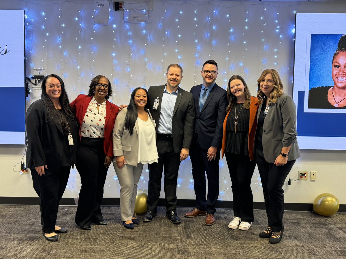 barry_bosacker's tweet image. So proud of this group of Transformation Network administrators for completing the Harvard School Management and Leadership Program. Ms. Castillo, AP at Booker ES, served as mentor during the program as well. Congrats to all! @ccsd_lpld @ClarkCountySch