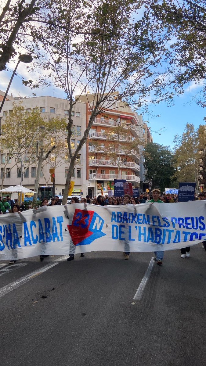 capcalerabcn's tweet image. NO HI HA DRET A LA SALUT SENSE DRET A L’HABITATGE | Professionals de la salut ens posicionem en contra de la mercantilizació de l’habitatge! 🔥