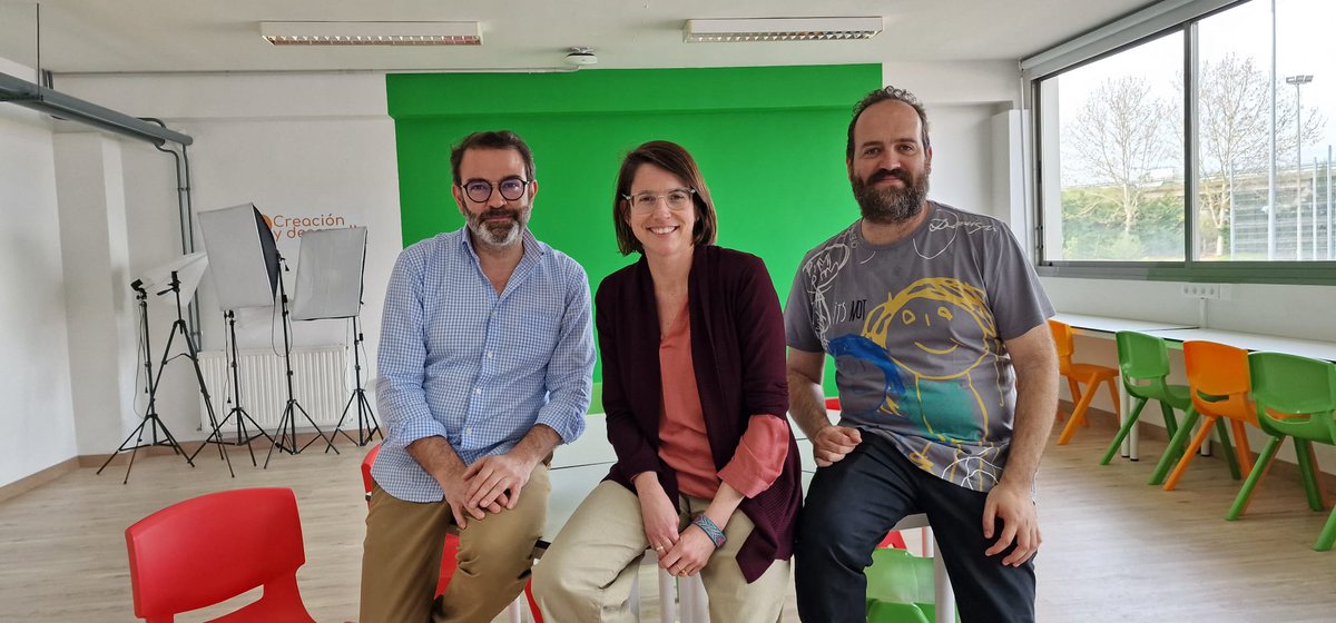 IES Albalat (@iesalbalat) on Twitter photo Y tres docentes del <a href="/iesalbalat/">IES Albalat</a> (<a href="/kapormm/">Ramón Madrigal</a> <a href="/canchoreloj/">Ramón González</a> <a href="/esticomitia_c/">Carolina Molina Fernández</a>) están en esa lista de los premios a "Experiencias educativas inspiradoras para el aprendizaje", como ganadores del Segundo Premio Nacional en la categoría de secundaria, por el REA "El barro que habla". Y tres docentes del <a href="/iesalbalat/">IES Albalat</a> (<a href="/kapormm/">Ramón Madrigal</a> <a href="/canchoreloj/">Ramón González</a> <a href="/esticomitia_c/">Carolina Molina Fernández</a>) están en esa lista de los premios a "Experiencias educativas inspiradoras para el aprendizaje", como ganadores del Segundo Premio Nacional en la categoría de secundaria, por el REA "El barro que habla".