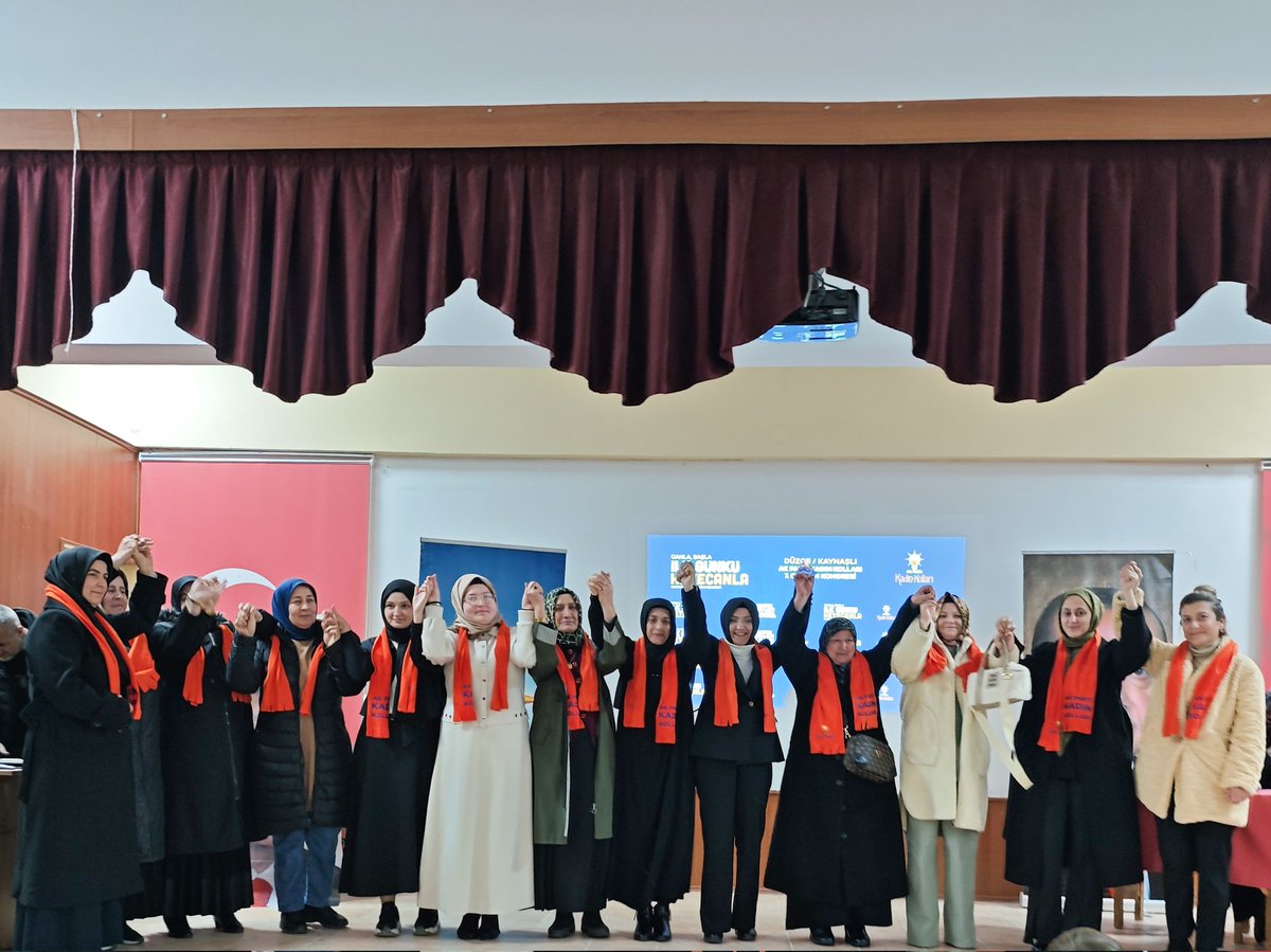 SengulogluHasan's tweet photo. Yeniden seçilerek güven tazeleyen Kaynaşlı İlçe Kadın Kolları Başkanımız Sayın Melike Çizmeci ve yeni Yönetim Kurulu Üyelerimizi tebrik ediyor, kongremizin ilçemiz ve teşkilatımız için hayırlı olmasını diliyorum. https://t.co/EDXUAGb1xB