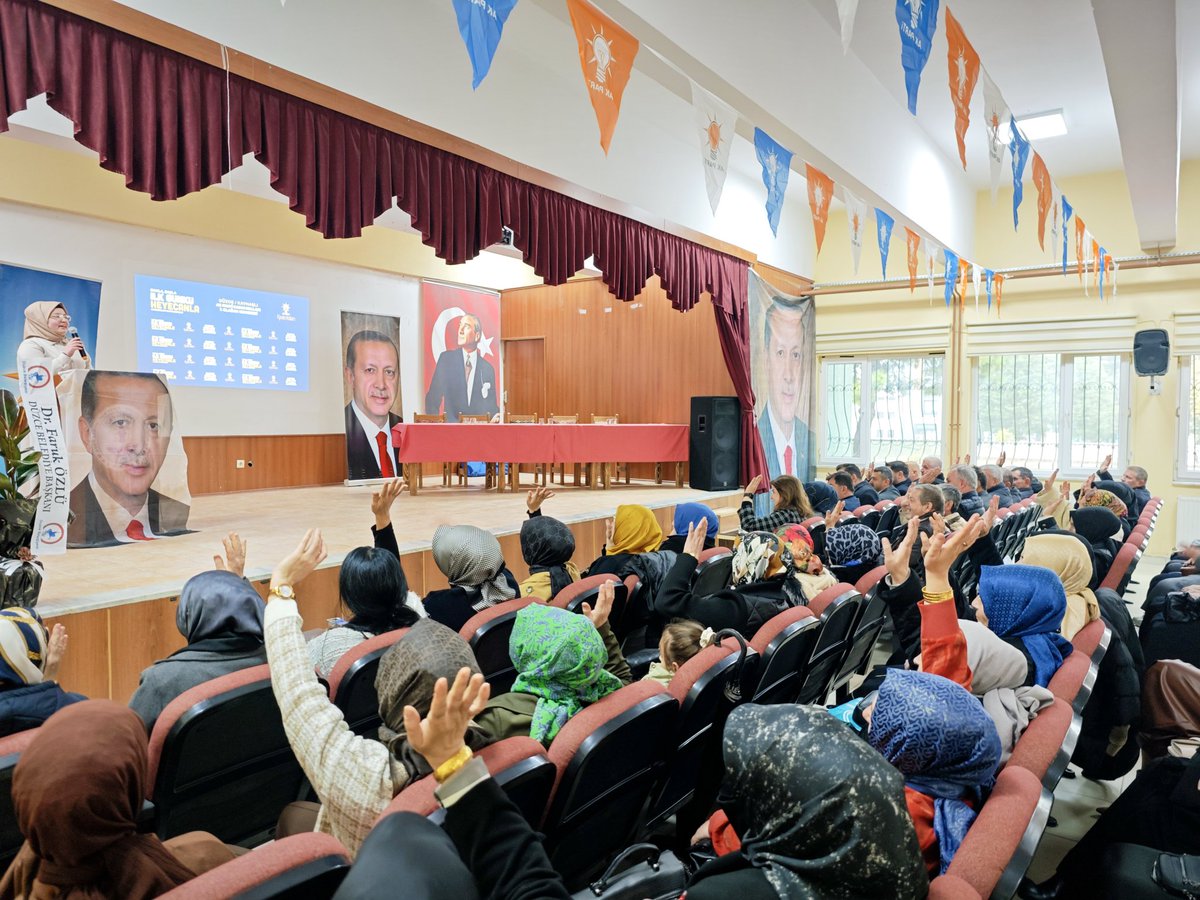 SengulogluHasan's tweet photo. Yeniden seçilerek güven tazeleyen Kaynaşlı İlçe Kadın Kolları Başkanımız Sayın Melike Çizmeci ve yeni Yönetim Kurulu Üyelerimizi tebrik ediyor, kongremizin ilçemiz ve teşkilatımız için hayırlı olmasını diliyorum. https://t.co/EDXUAGb1xB