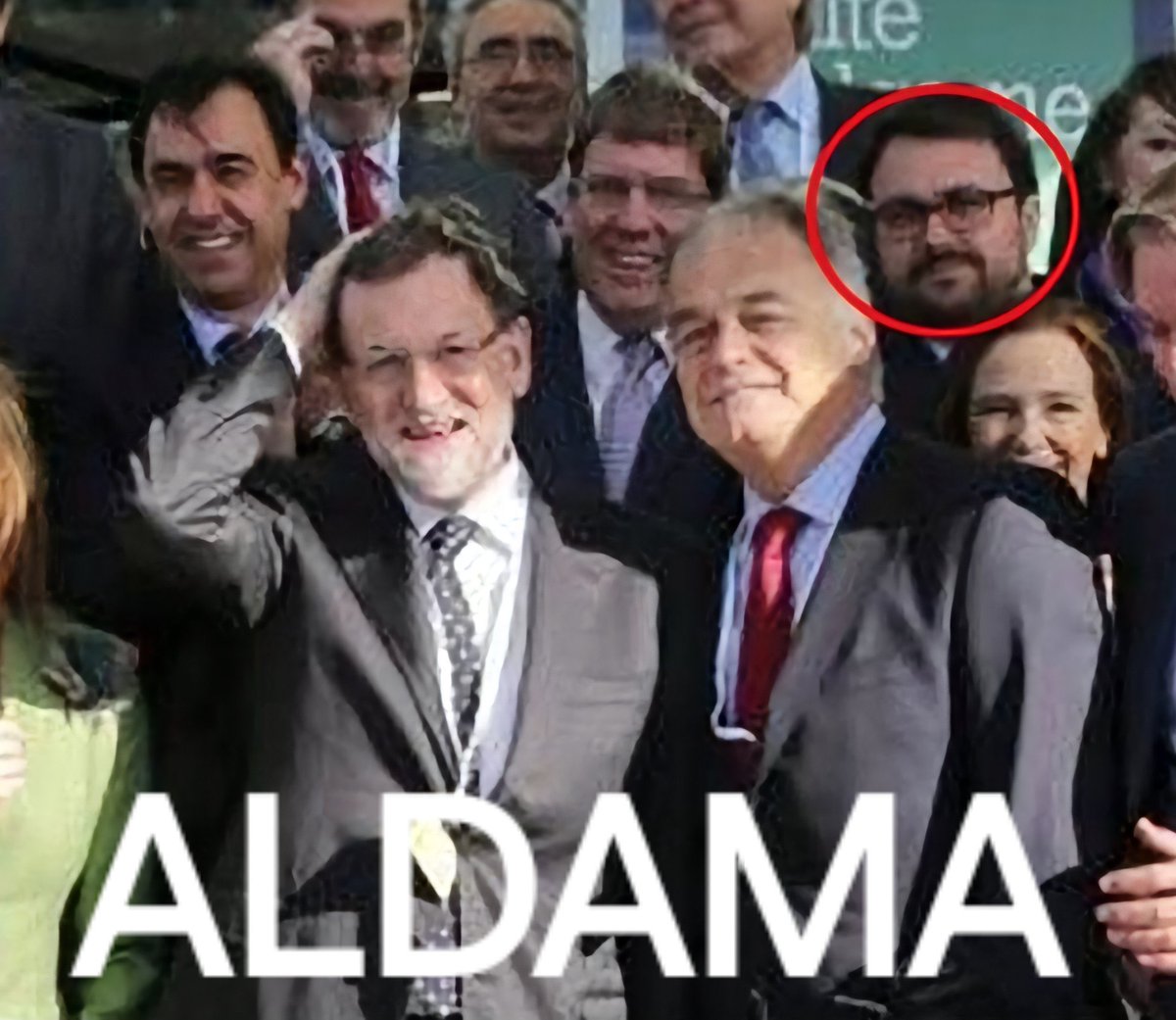 tebasares04's tweet photo. @Idiazaquso El que puede hacer que haga https://t.co/MVNVkrDIW3