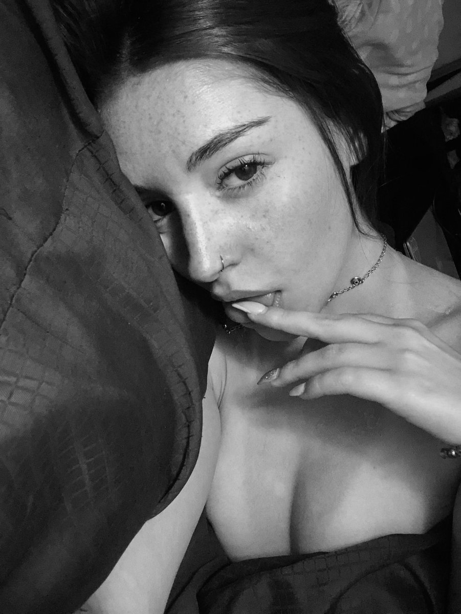 Lu8070010025's tweet photo. like this and i will send you pic of 🍒 https://t.co/CiHSTXiM2l