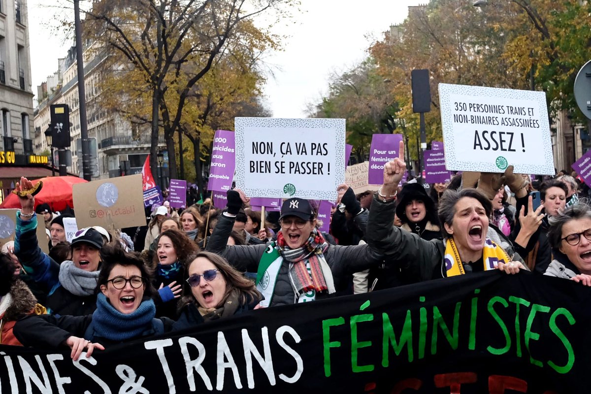 LesDegommeuses's tweet photo. "Nos corps ne sont pas vos champs de batailles"

Aujourd'hui comme demain dans les rues. 

Ne sous estimez pas notre détermination ✊ https://t.co/9gH29pF8tl