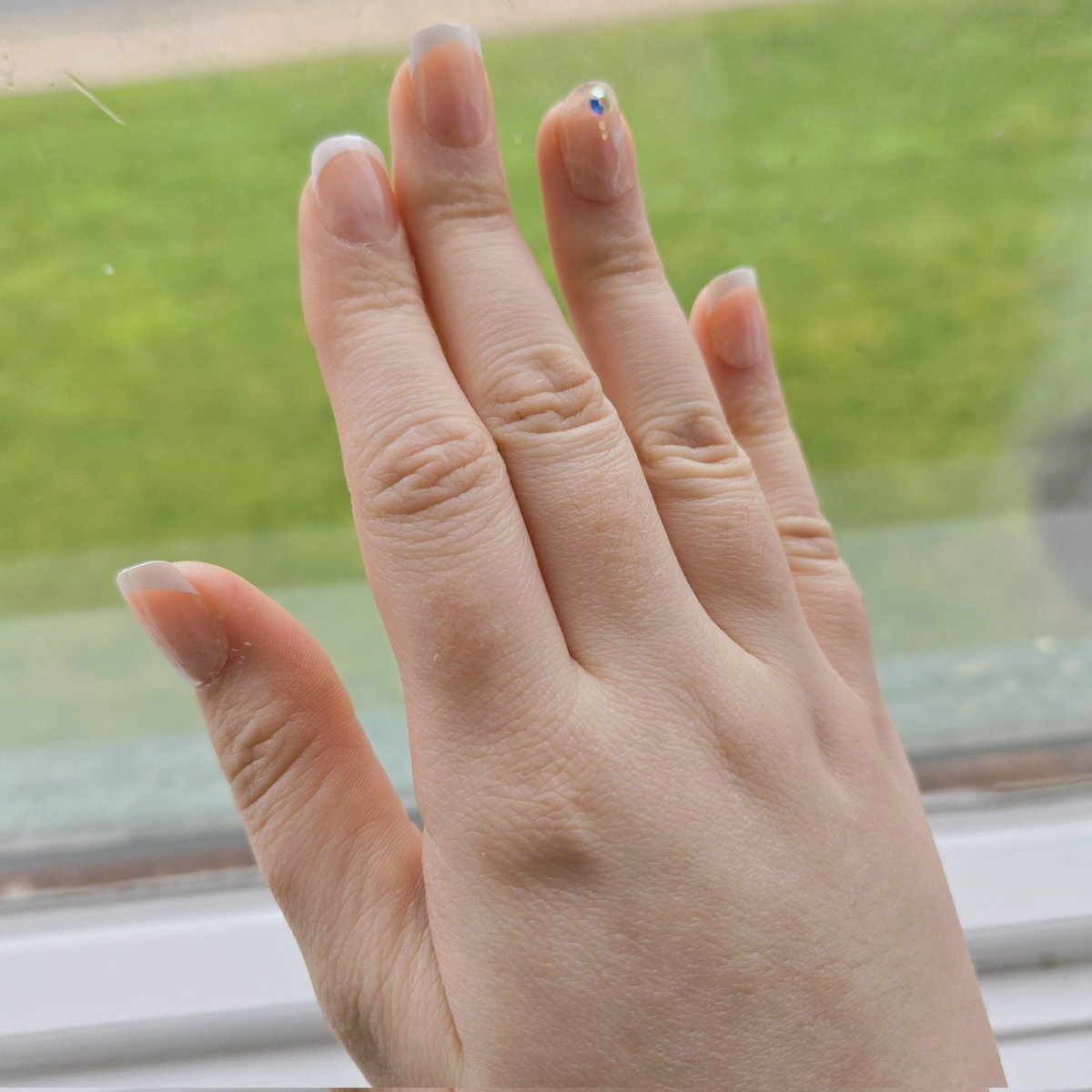 shuspillow's tweet photo. Showing off the nails ──★ ˙🍓 ̟ !! https://t.co/bU70jR58is