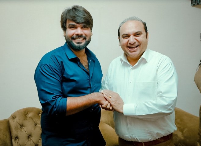 AHanooq's tweet photo. "Pastor Khalid M Naz(Chairman PMI TV) visit to our home was a blessing! He spent quality time with us and enriched us spiritually. We're forever grateful for this wonderful fellowship❤️🥰

#Hanooqashraf #PMITV #khalidmnaz #hwbmusic  #servetheLord https://t.co/y7K1Gg3KUM