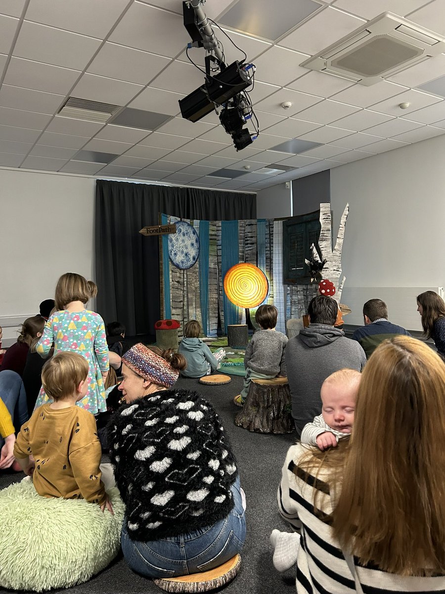 Our final performance at <a href="/NottsLibraries/">Inspire Nottinghamshire Libraries</a> today - The Magical Major Oak really lived up its name.  Gorgeous. Congratulations to <a href="/SarahWestYes/">Sarah West</a> and the whole talented team