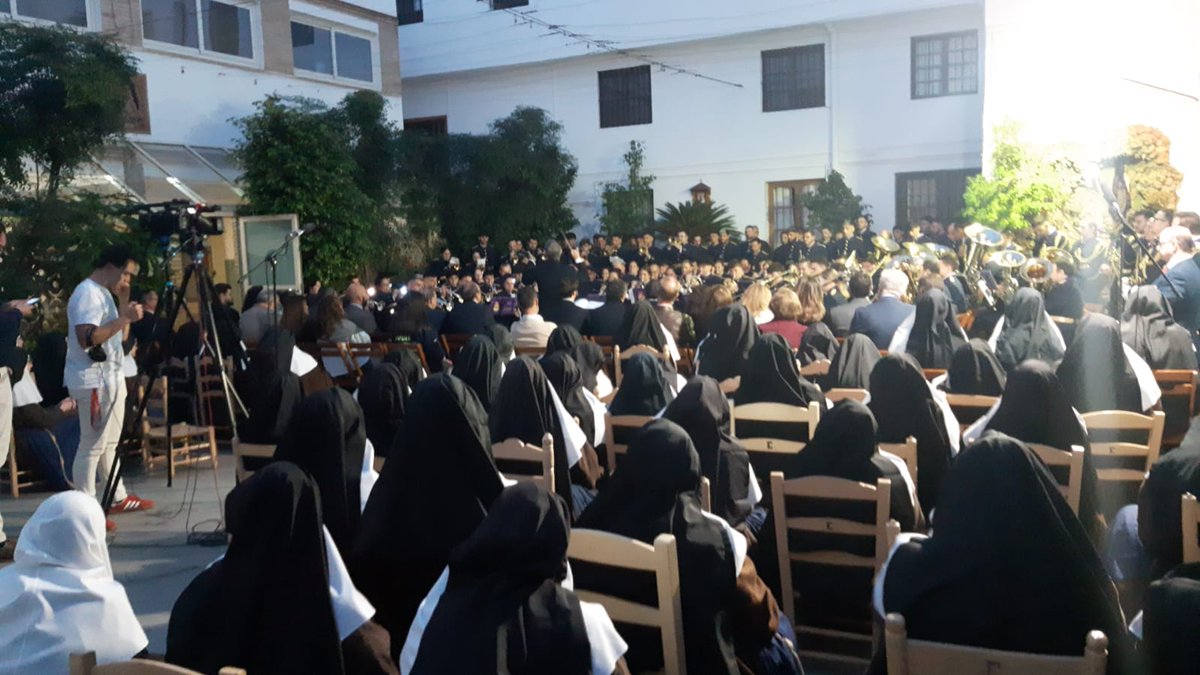 Esteban Romera (@estebanromeratv) on Twitter photo Hoy he vivido un concierto histórico de <a href="/LosGitanosSM/">Sección Musical Los Gitanos</a> en el patio interior de Convento de Santa Ángela.Esas monjitas represen la sevillanía eterna.Hoy la <a href="/Hdad_LosGitanos/">Hermandad de Los Gitanos</a> ha sido más grande si cabe que cualquier "madrugá". Músicos que sonaron a Gloria ¡ Enhorabuena ! GRANDES... Hoy he vivido un concierto histórico de <a href="/LosGitanosSM/">Sección Musical Los Gitanos</a> en el patio interior de Convento de Santa Ángela.Esas monjitas represen la sevillanía eterna.Hoy la <a href="/Hdad_LosGitanos/">Hermandad de Los Gitanos</a> ha sido más grande si cabe que cualquier "madrugá". Músicos que sonaron a Gloria ¡ Enhorabuena ! GRANDES...