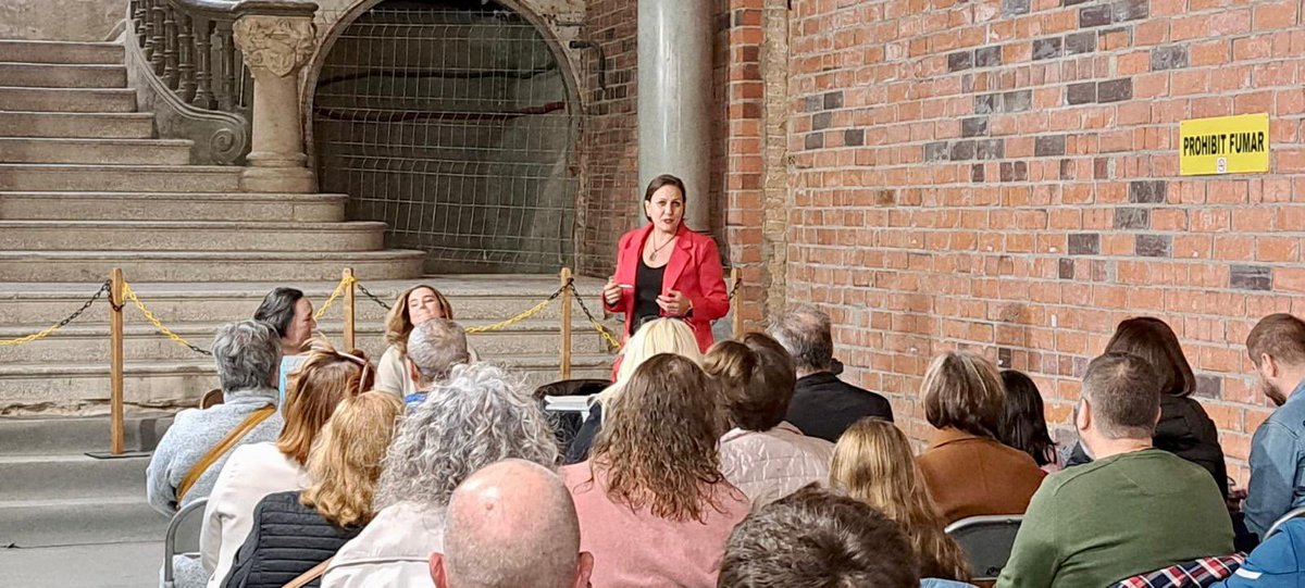 PPC_Figueres's tweet photo. Avui, la presentació del llibre EXPLOSIÓN DE SABORES, que ha estat tot un èxit d’assistència, amb aforament complet.

Un llibre poc convencional, pràctic, de gran interès i, amb receptes que captiven a tothom.

Enhorabona Idoia i Rosa! Gran treball!

Molt recomanable!

#Figueres https://t.co/UtueL970A1