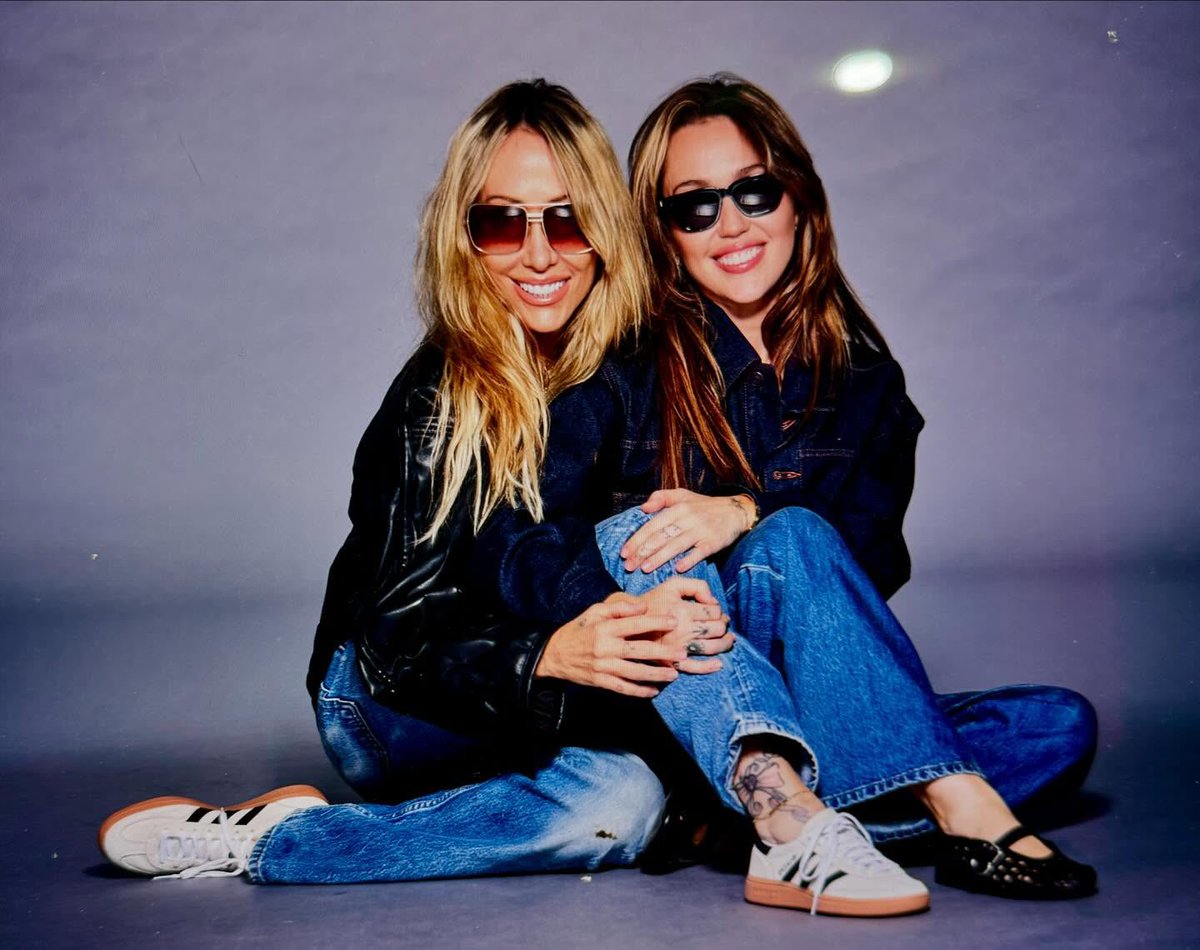 hqmileynow's tweet photo. “Feliz aniversário, pequena! Não consigo acreditar que você está fazendo 32. O tempo está voando… Te amo muito!”

— Tish Cyrus via Instagram. 🥹🤍 https://t.co/54nEGl6GbG