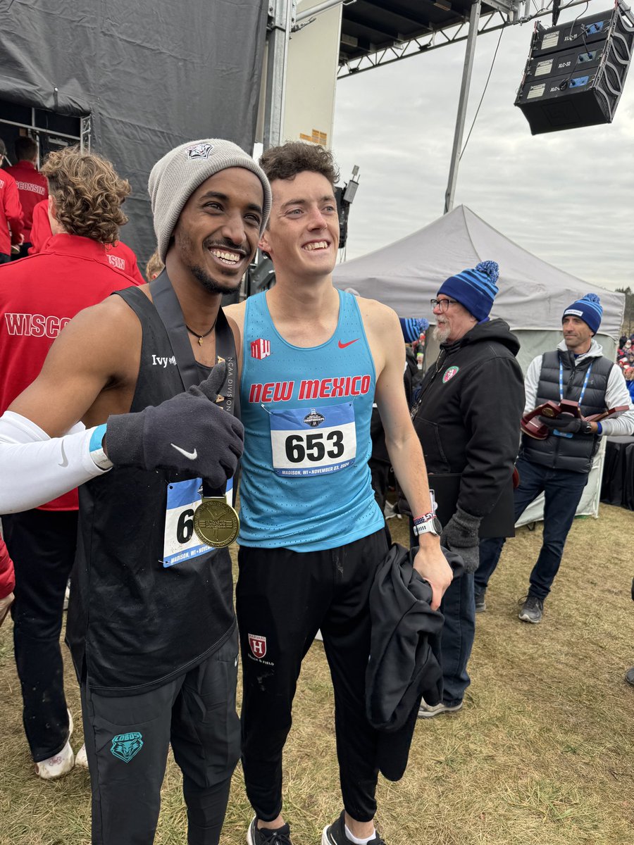ChrisChavez's tweet photo. We love a good ol’ jersey swap. 🎽

@HarvardTFXC’s Graham Blanks 🔀 @UNMLOBOS’s Habtom Samuel.

#NCAAXC https://t.co/NZYy2Auu5g