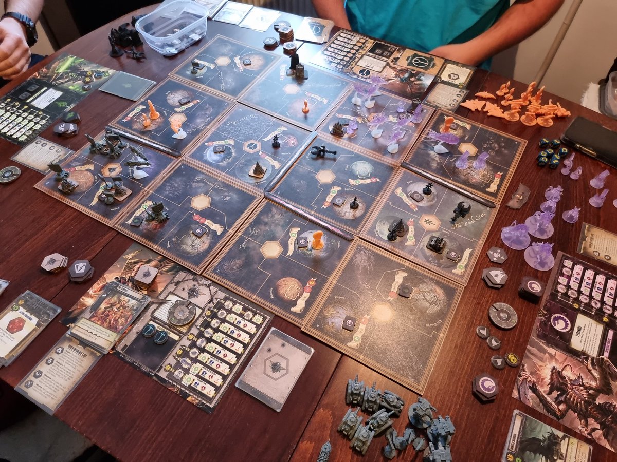 kaumaci's tweet photo. Mai #boardgame #forbiddenstars #warhammer40k csufosan leszerepeltem az imperial guard frakcioval https://t.co/rSEv4WGNJe