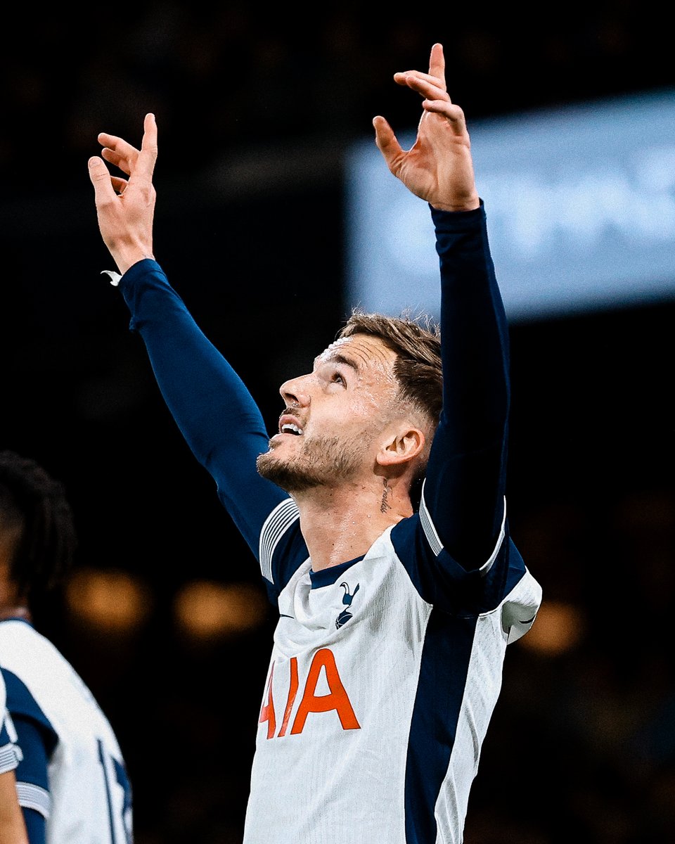 SpursOfficial's tweet photo. 🙌 @Madders10 🙌 https://t.co/HCjNJVW32T