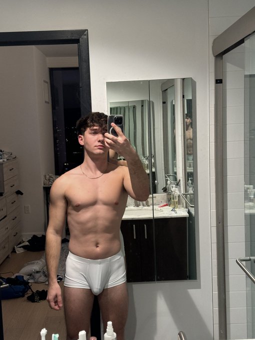 Good morning handsome (say it back) https://t.co/t49SQi59Eb https://t.co/z2x3Iz6LcL