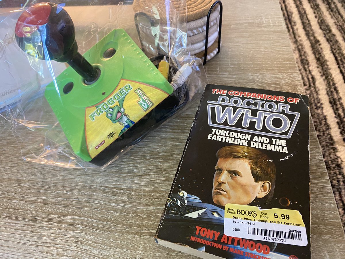 ballistikcoffee's tweet photo. I love #shopping @ @halfpricebooks when I visit my fam in #Dallas 🕹️❤️🤗 Picked up #Frogger #ArcadeTV by #Majesco & #Konami & a new #DoctorWho #book for the collection, #Turlough & the #Earthlink Dilemma by #TonyAtwood & #TargetBooks from 1986 ☕️📚🤩 #bcb https://t.co/fFP0GoCbeo