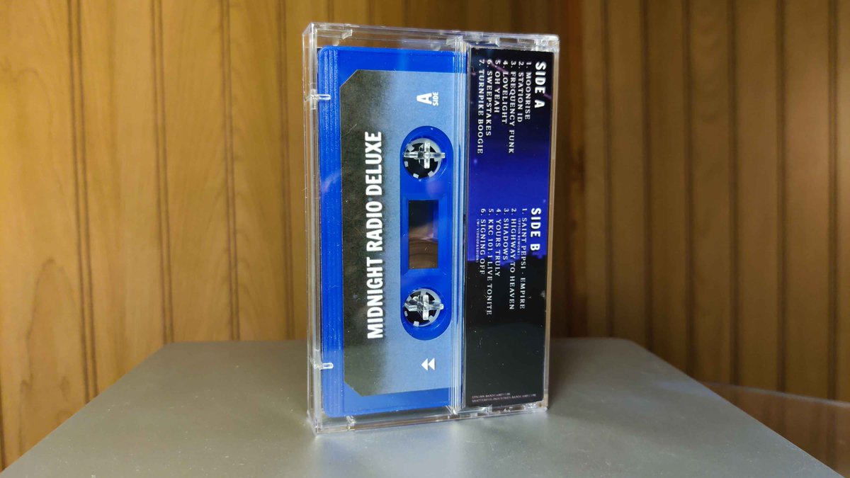shatterfoil's tweet image. Coming up on the 30th (12PM CT) we will be releasing copies of Epson (@eppsonn) - Midnight Radio Deluxe.

This classic release has gone a long time without a deserved reissue, we hope both new and old listeners appreciate revisiting it!

Listen early here: fantasy-deluxe.bandcamp.com/album/midnight…