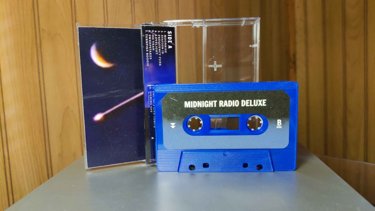 shatterfoil's tweet image. Coming up on the 30th (12PM CT) we will be releasing copies of Epson (@eppsonn) - Midnight Radio Deluxe.

This classic release has gone a long time without a deserved reissue, we hope both new and old listeners appreciate revisiting it!

Listen early here: fantasy-deluxe.bandcamp.com/album/midnight…