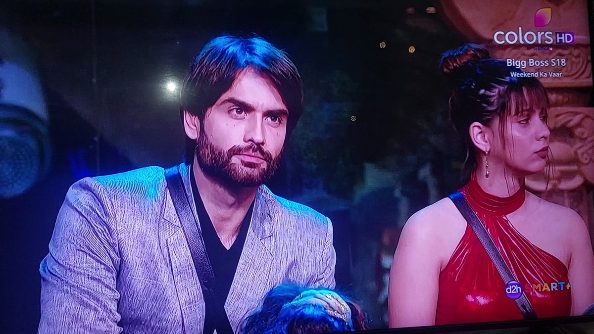 curlyyyh3ad_'s tweet photo. The makers after 3 weeks finally woke up &amp; decided to address the elephant in the room rajat dalal &amp; his constant threats &amp; menacing! He deserved more stern &amp; harsh grilling but I'm happy he got the earful, especially the life threats he's been giving to #VivianDsena
#BiggBoss18 https://t.co/kzHIG15PBv